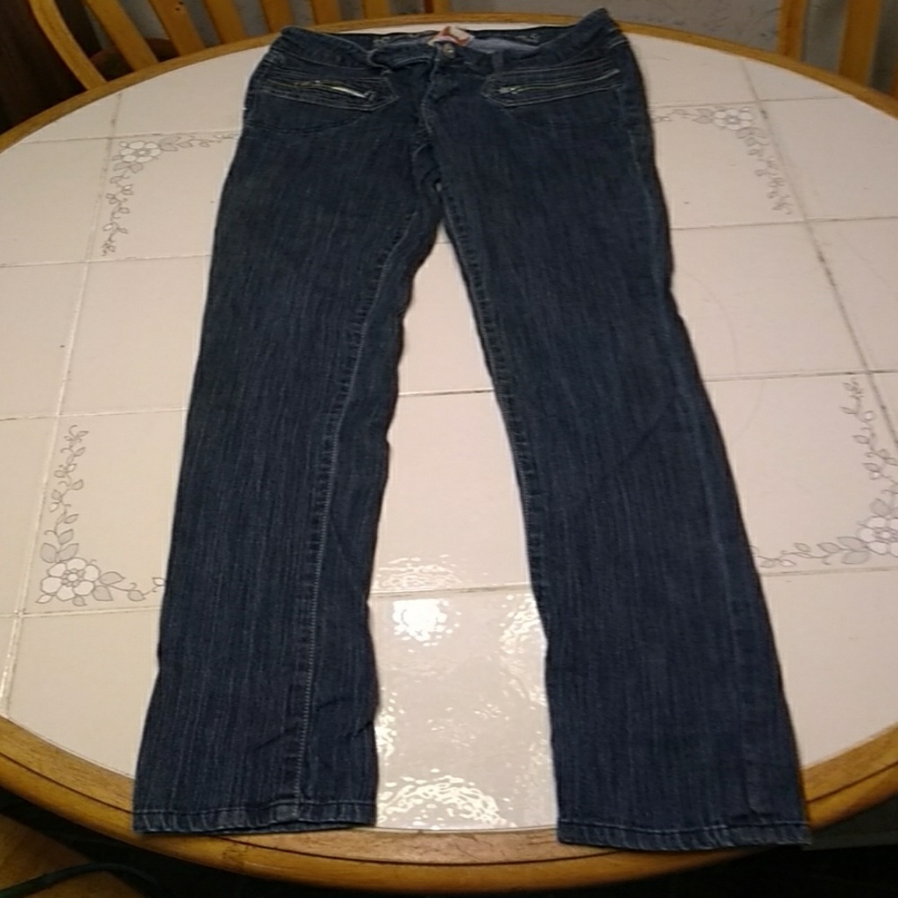 Size 3/26 blue jeans by Modern Love. 412